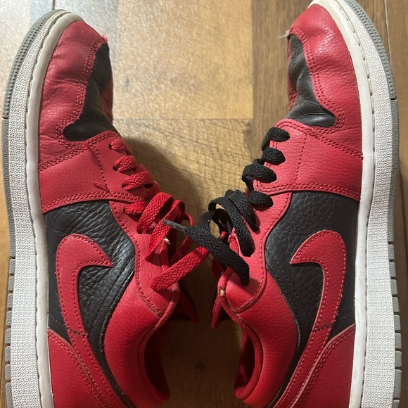 Jordan 1 Low SE "Split" - Picture 6 of 8